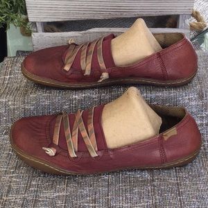 Camper woman’s size 8 burgandy 👞 shoes